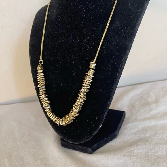 Vintage J Crew Gold Tone Chunky Necklace Women’s Jewelry Fashion Stylish - Picture 3 of 9